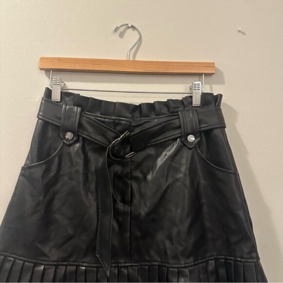 Zara Black Faux Leather Pleated Mini Skirt Women’s Medium Chic Modern Style - Picture 4 of 12